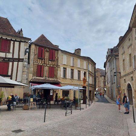 Moderne Historique Apartment Bergerac Bagian luar foto