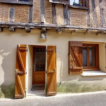 Moderne Historique Apartment Bergerac Bagian luar foto