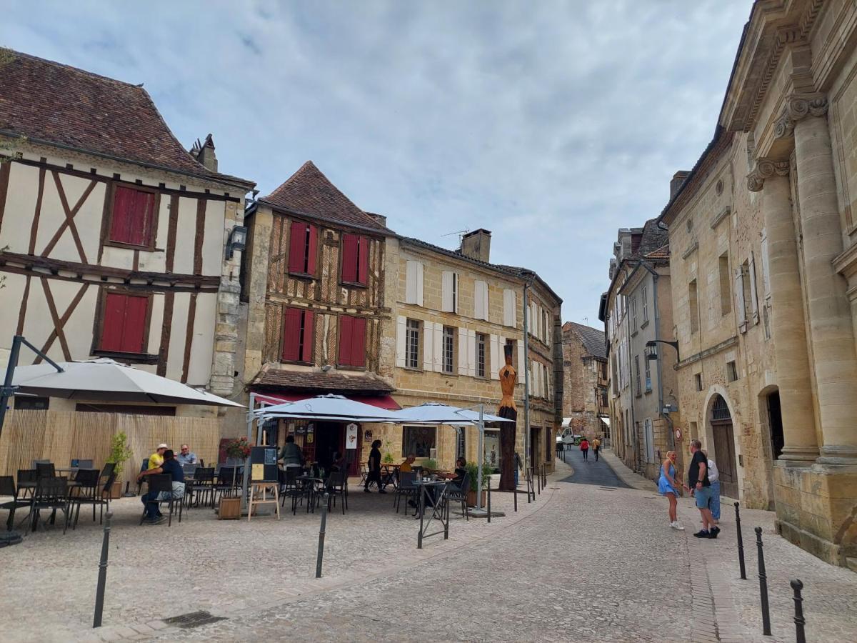 Moderne Historique Apartment Bergerac Bagian luar foto