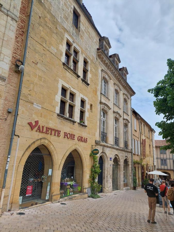 Moderne Historique Apartment Bergerac Bagian luar foto