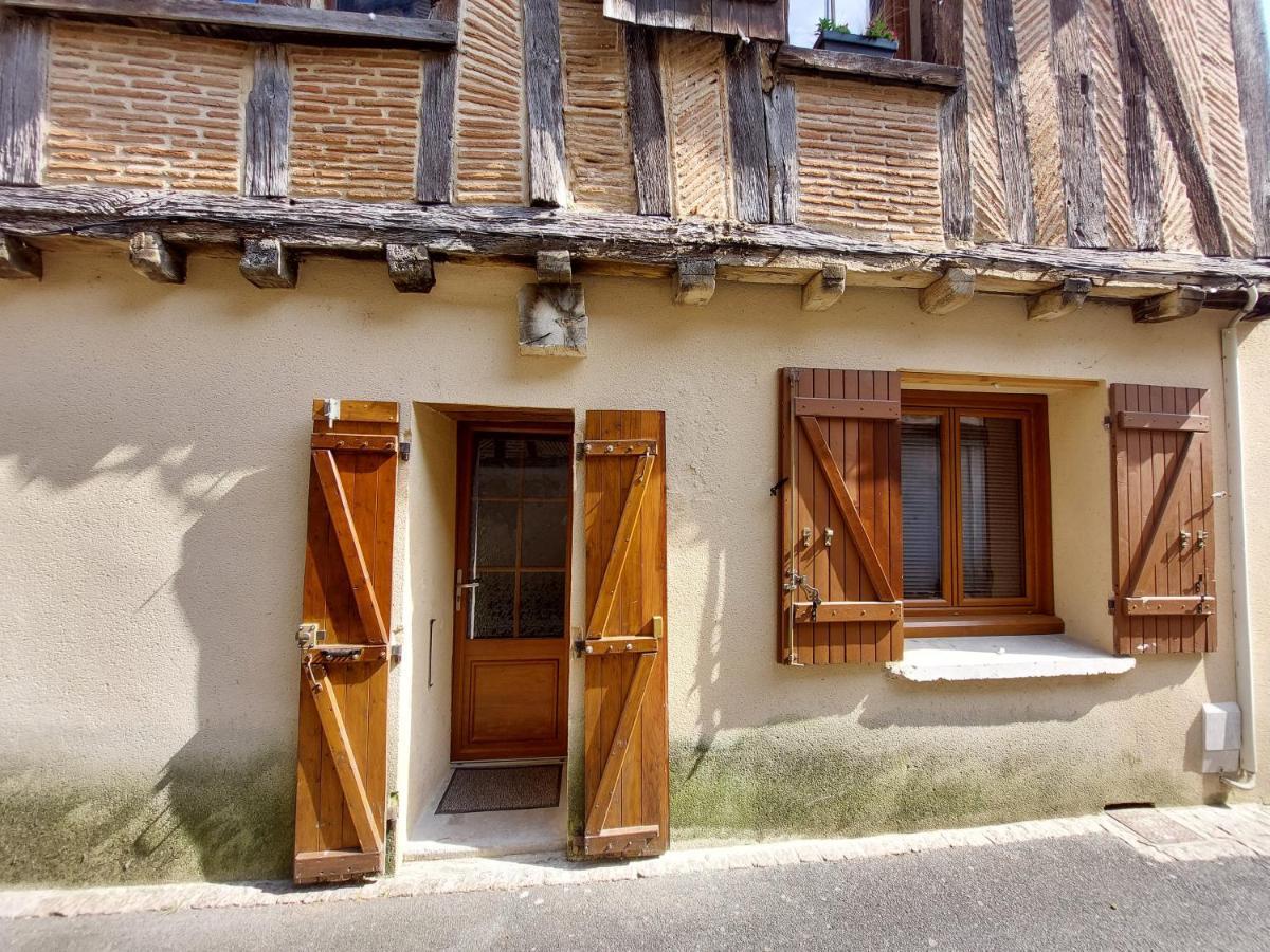 Moderne Historique Apartment Bergerac Bagian luar foto