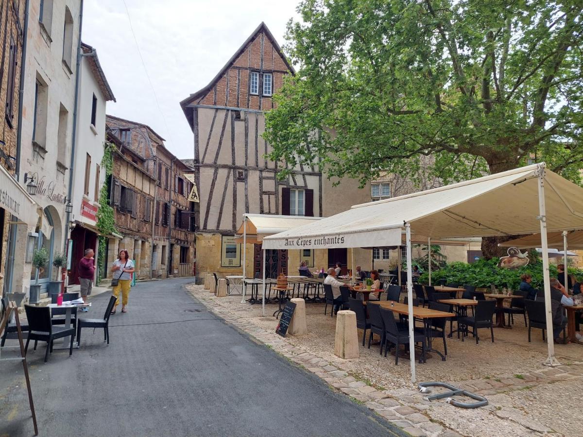 Moderne Historique Apartment Bergerac Bagian luar foto
