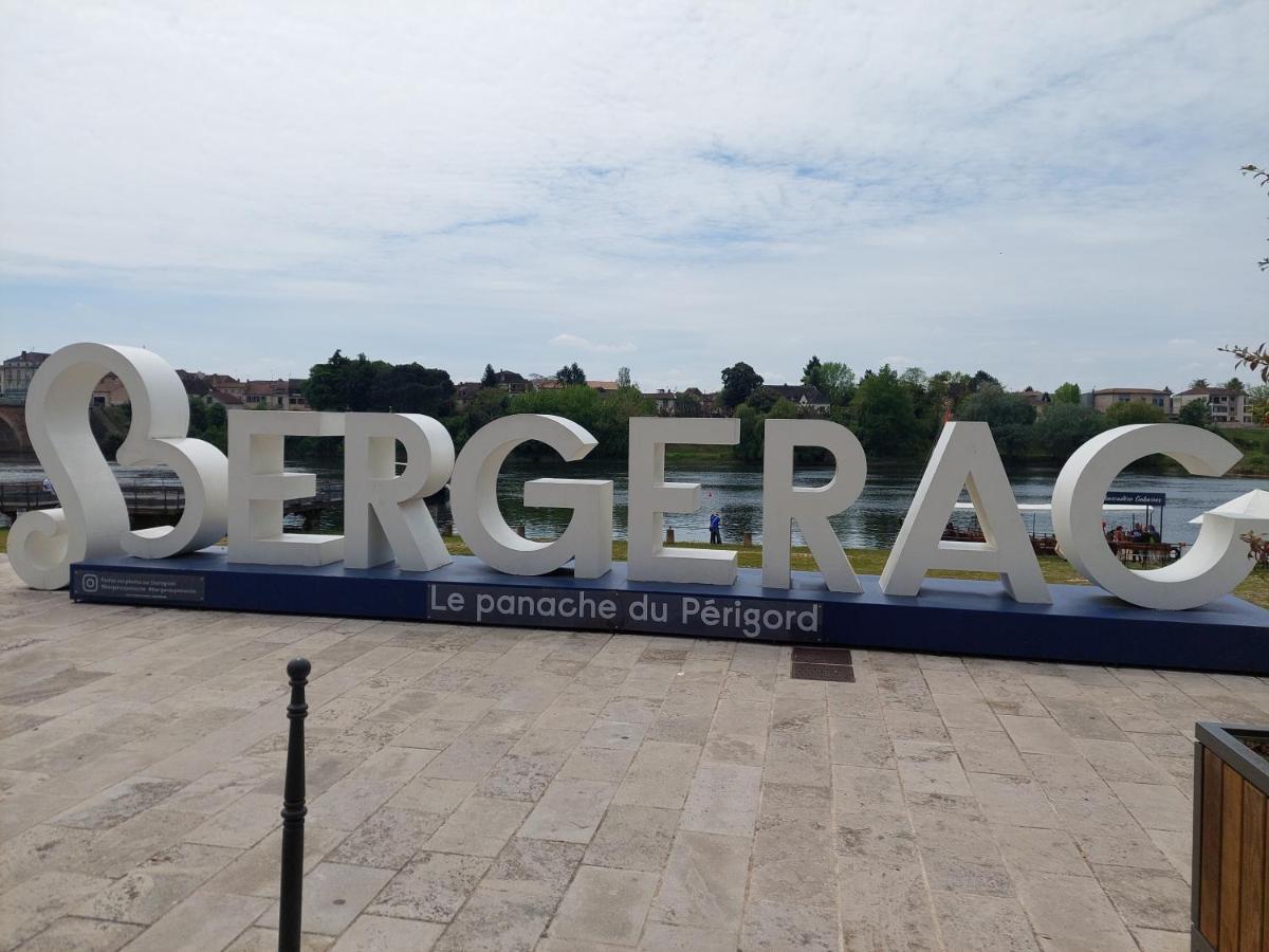Moderne Historique Apartment Bergerac Bagian luar foto